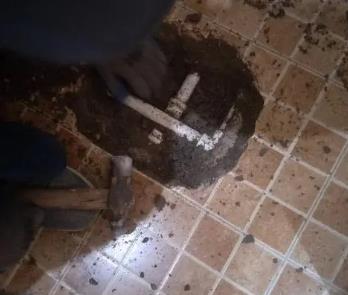 郑州金水区卫生间漏水维修公司为您分享下卫生间渗水如何处理及注意事项